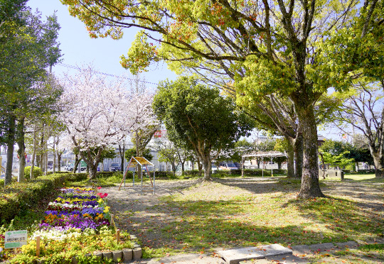 新知川公園（約420m／徒歩6分）